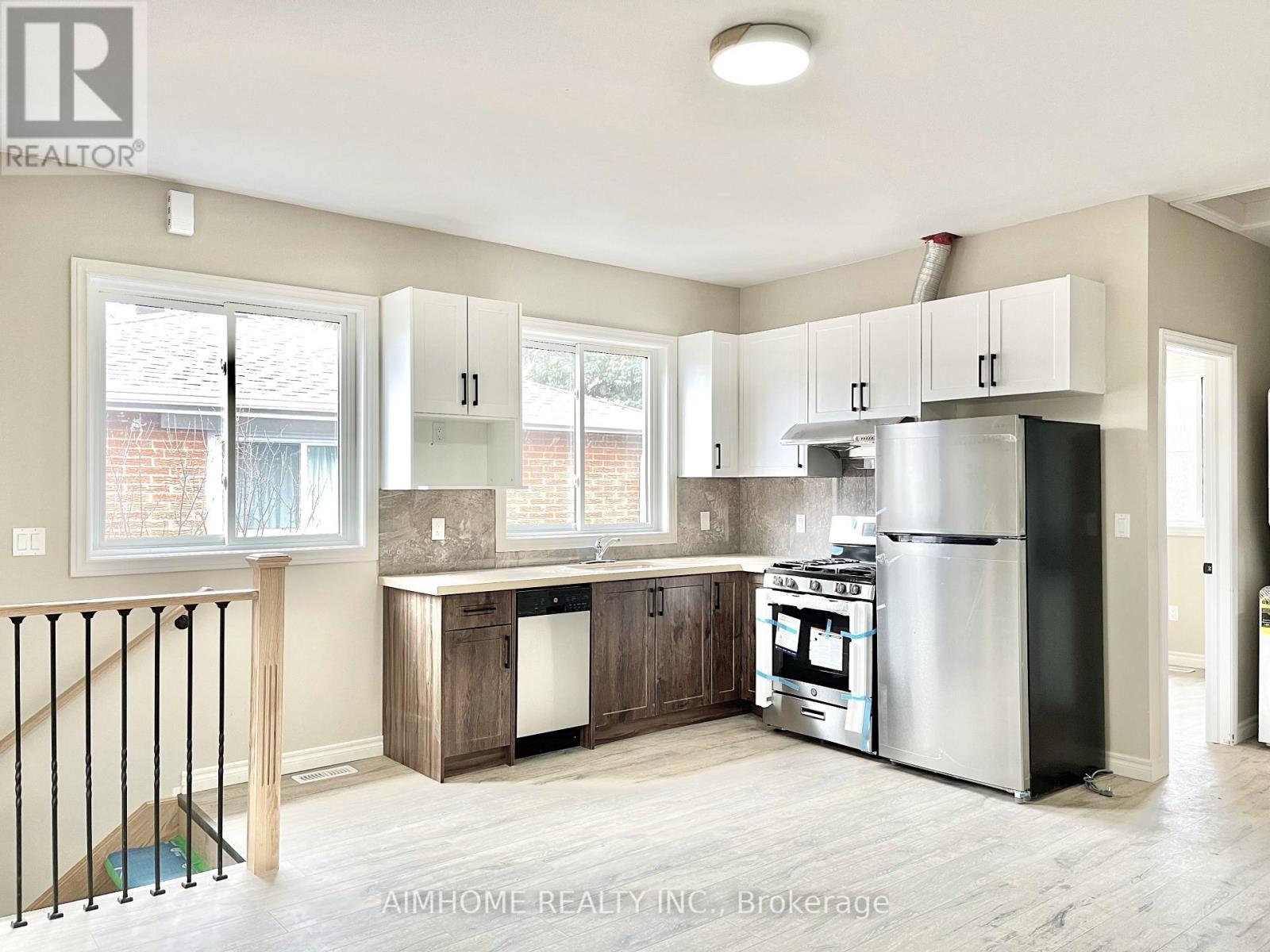 3 - 15 Waddington Crescent, Toronto, Ontario  M2J 2Z9 - Photo 3 - C12998310