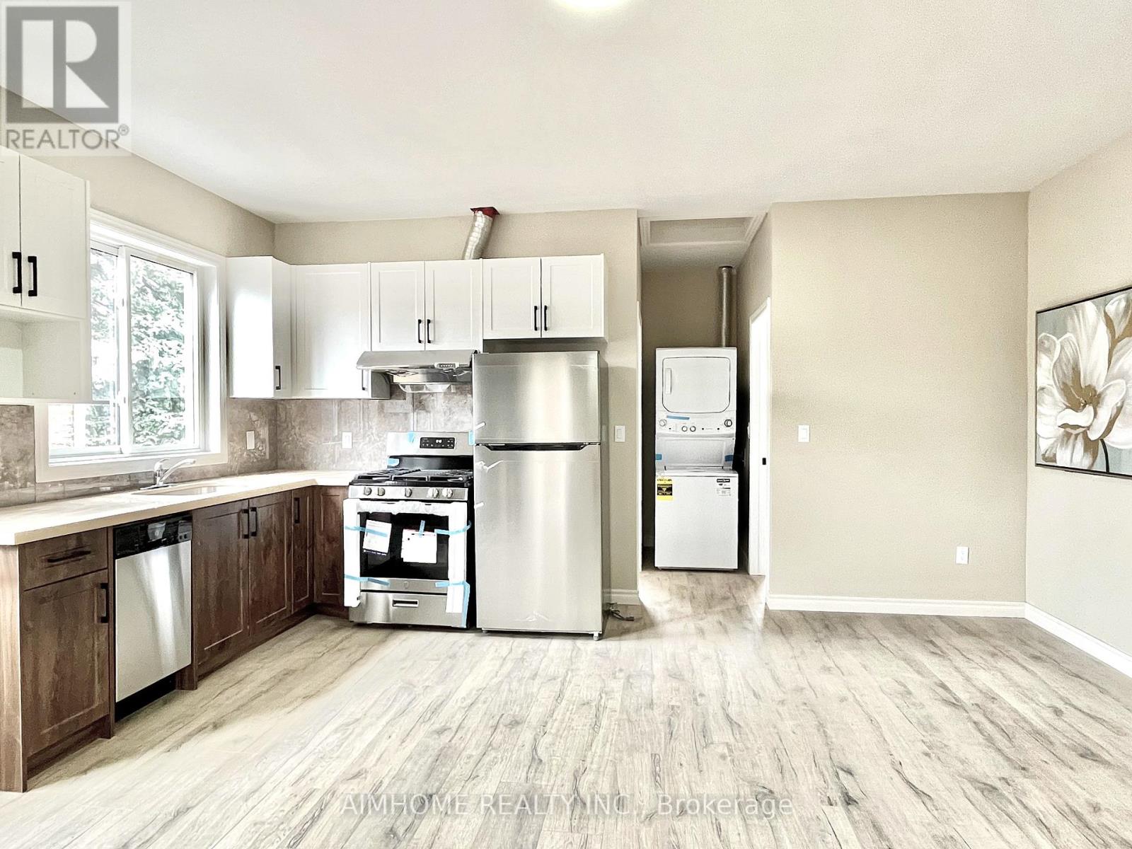 3 - 15 Waddington Crescent, Toronto, Ontario  M2J 2Z9 - Photo 4 - C12998310