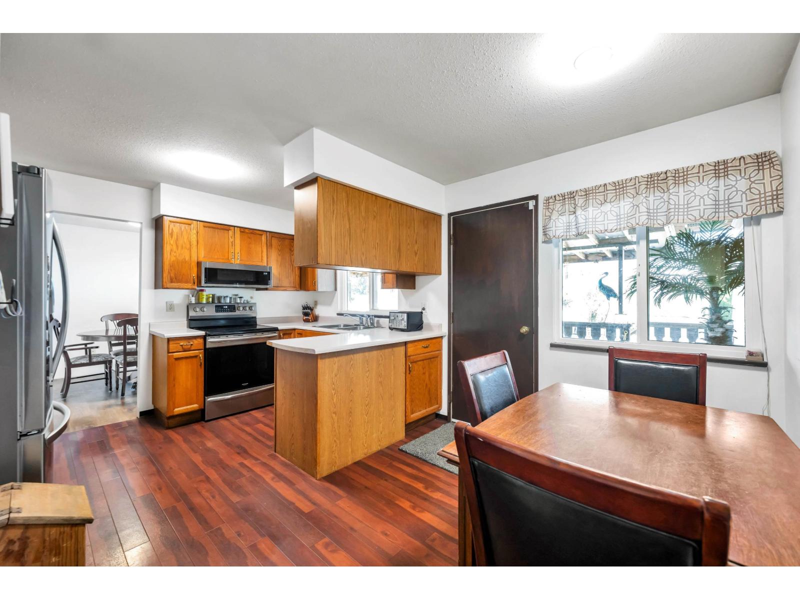 5927 184 Street, Surrey, British Columbia  V3S 4N2 - Photo 4 - R3095026