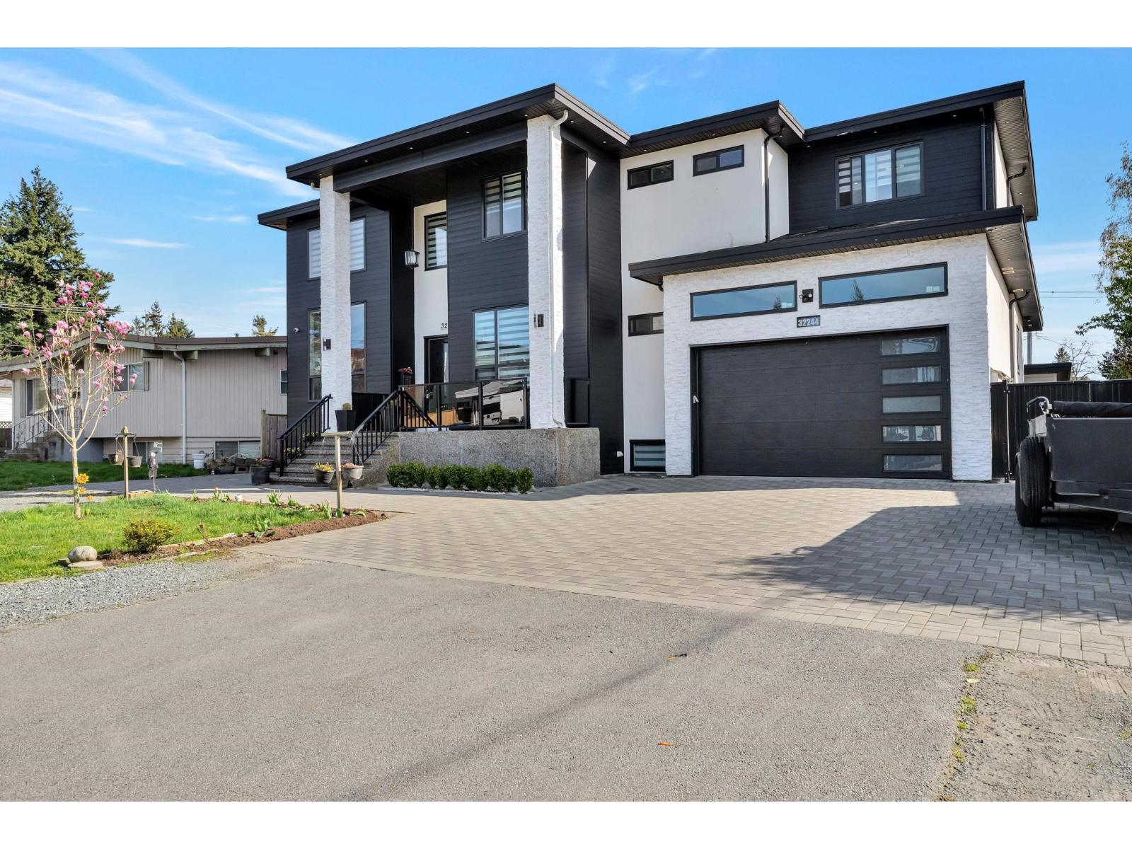 32244 Pineview Avenue, Abbotsford, British Columbia  V2T 1R3 - Photo 2 - R3110195