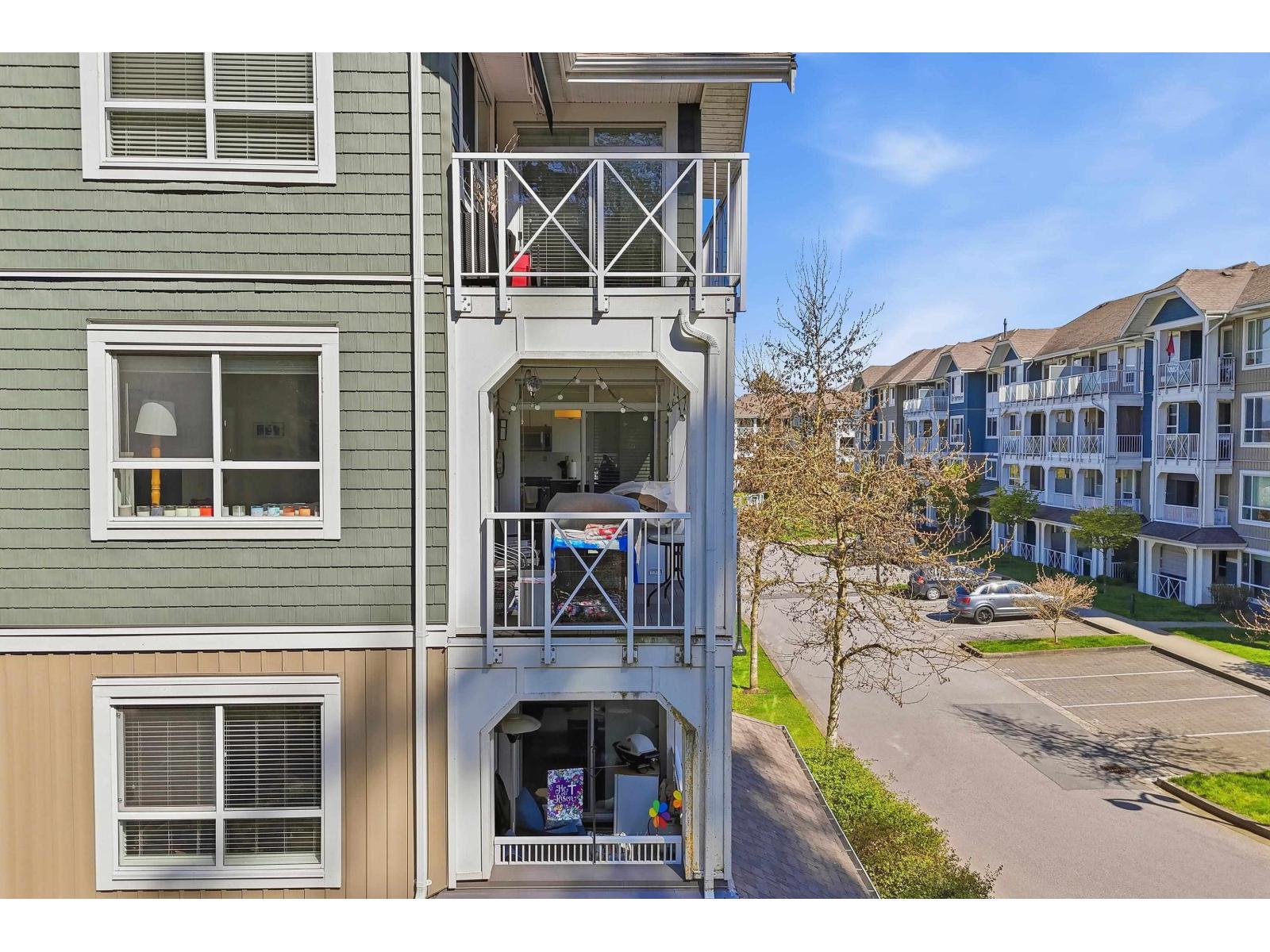 410 16388 64 Avenue, Surrey, British Columbia  V3S 6X6 - Photo 4 - R3112003