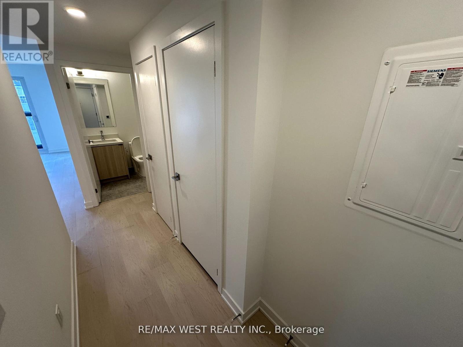 1105 - 252 Church Street, Toronto, Ontario  M5B 1Z2 - Photo 2 - C13010334