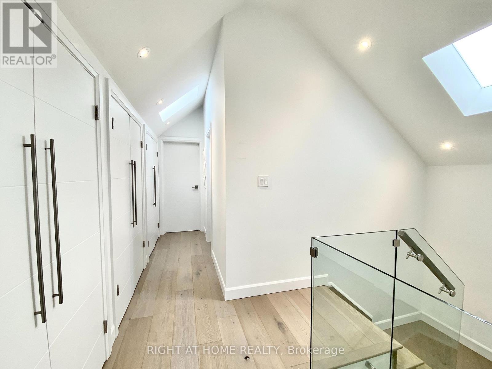 16 Woodlee Road, Toronto, Ontario  M4E 2R1 - Photo 13 - E13010330