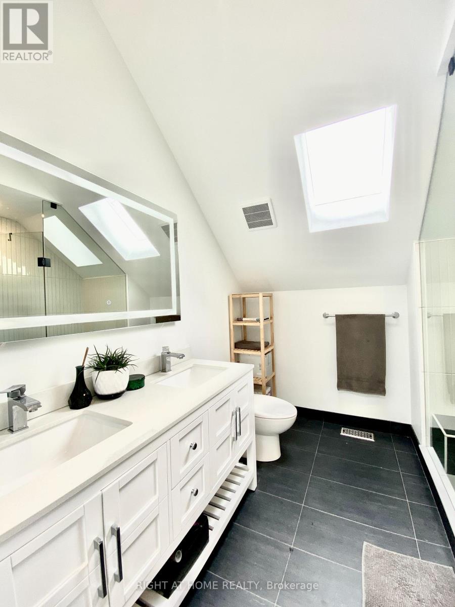 16 Woodlee Road, Toronto, Ontario  M4E 2R1 - Photo 15 - E13010330