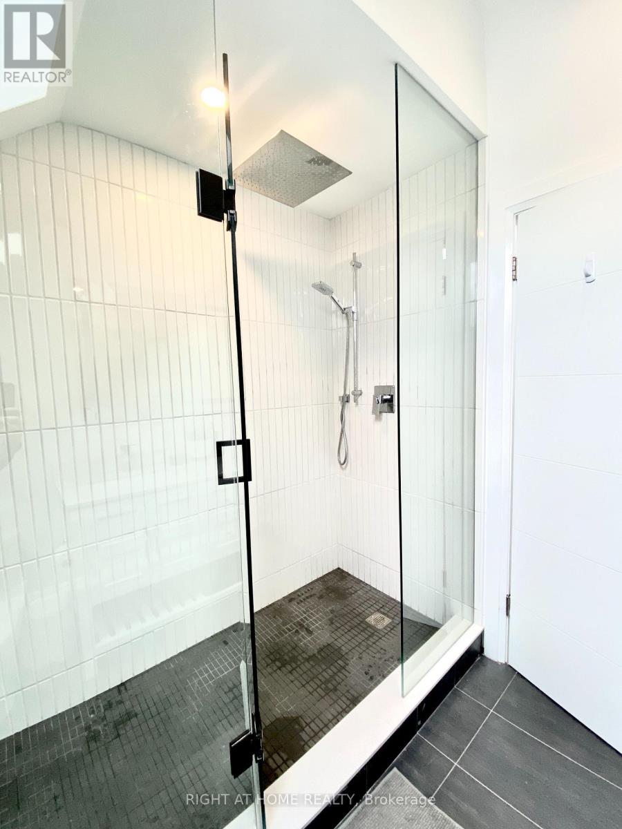 16 Woodlee Road, Toronto, Ontario  M4E 2R1 - Photo 16 - E13010330