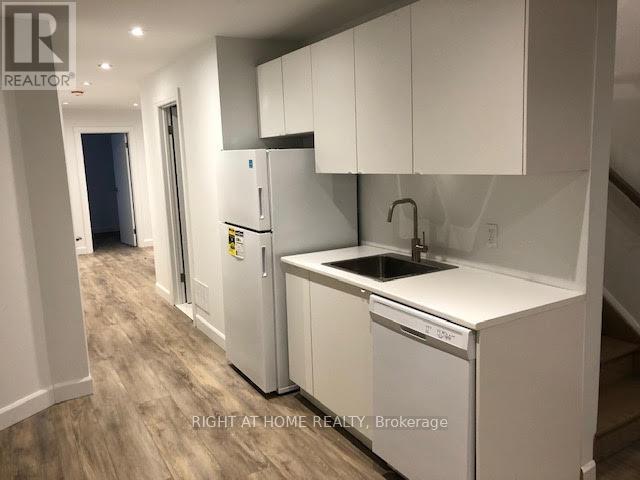 16 Woodlee Road, Toronto, Ontario  M4E 2R1 - Photo 17 - E13010330