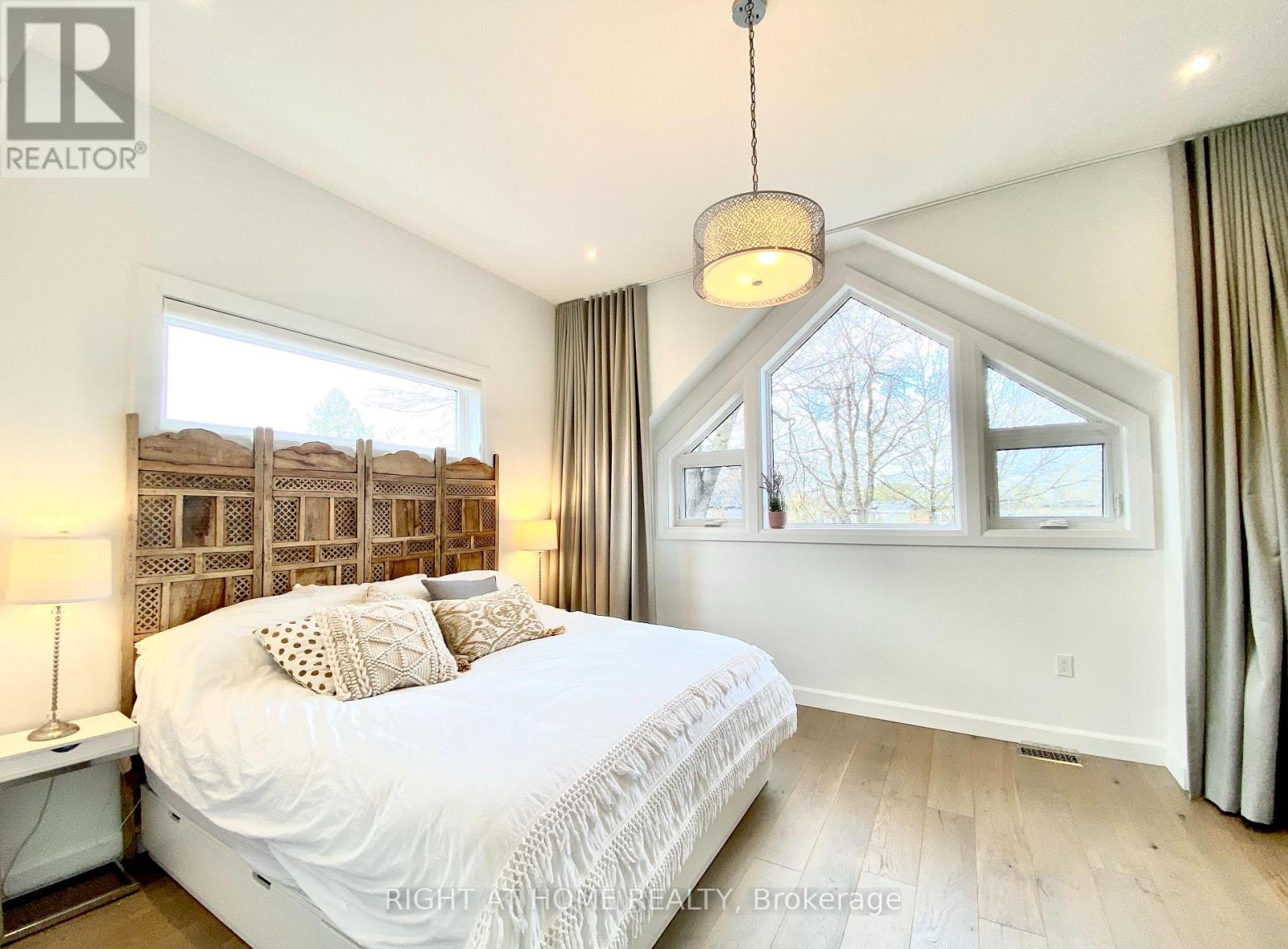 16 Woodlee Road, Toronto, Ontario  M4E 2R1 - Photo 8 - E13010330