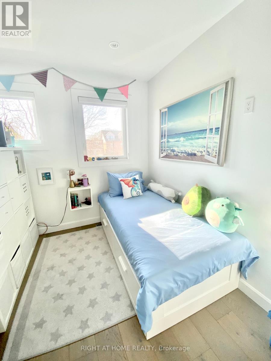 16 Woodlee Road, Toronto, Ontario  M4E 2R1 - Photo 9 - E13010330