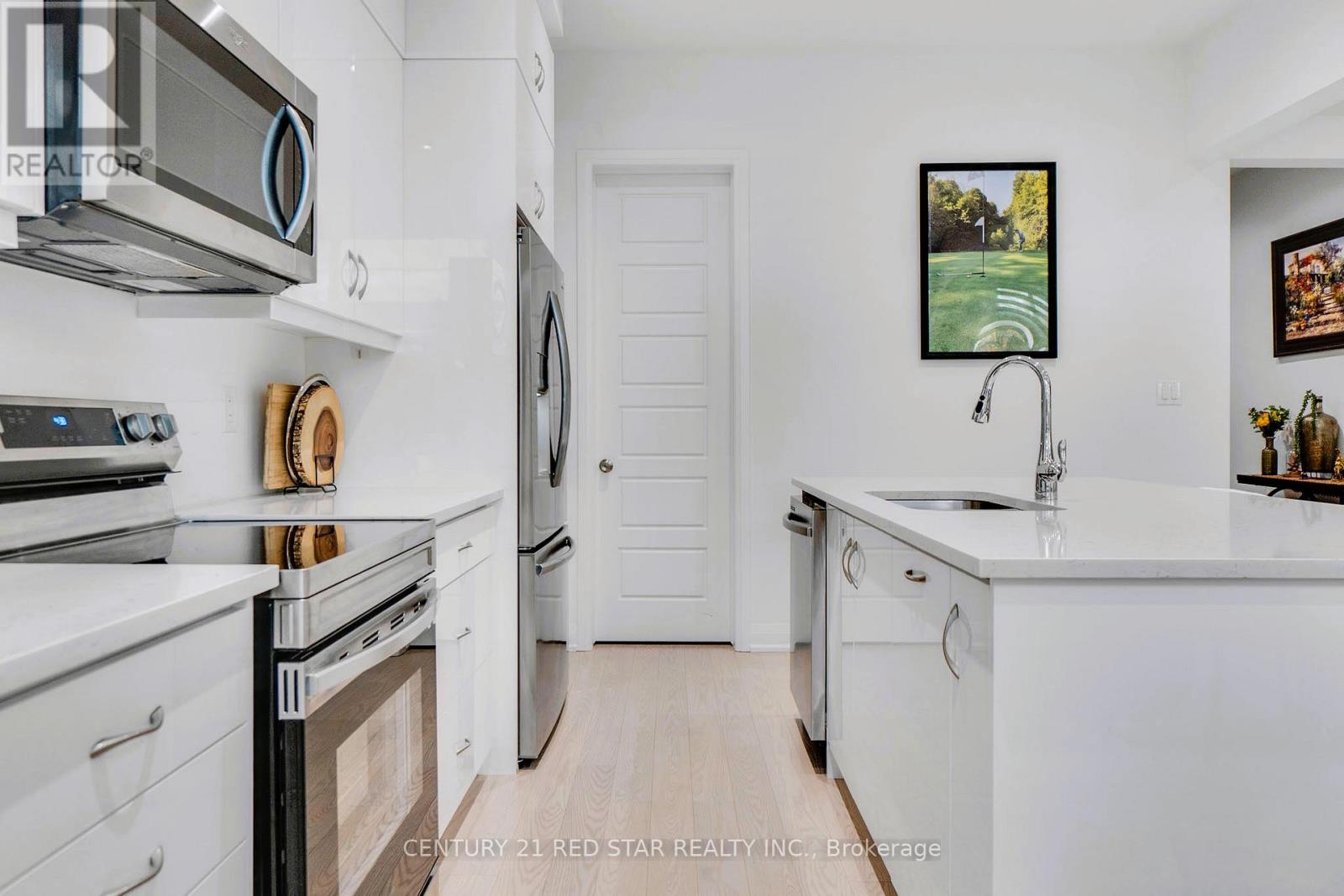 3251 Harasym Trail, Oakville, Ontario  L6M 5N6 - Photo 13 - W12996632