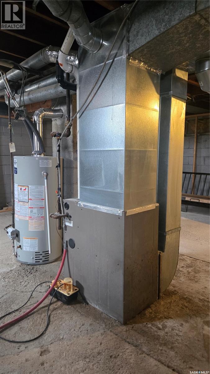 409 Wylie Avenue, Oxbow, Saskatchewan  S0C 2B0 - Photo 12 - SK029123