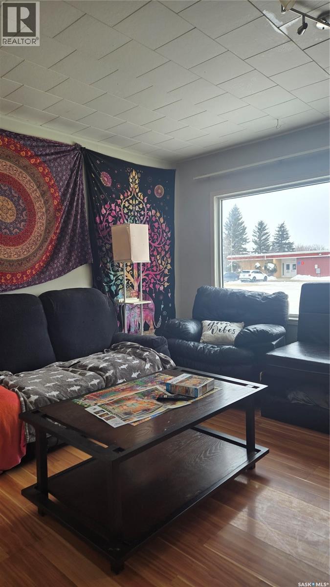 409 Wylie Avenue, Oxbow, Saskatchewan  S0C 2B0 - Photo 3 - SK029123