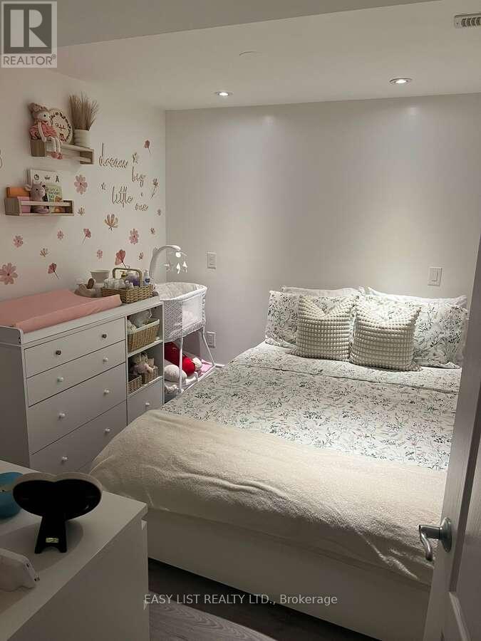 23 Goodwood Avenue, Toronto, Ontario  M6E 1J1 - Photo 6 - W13010342