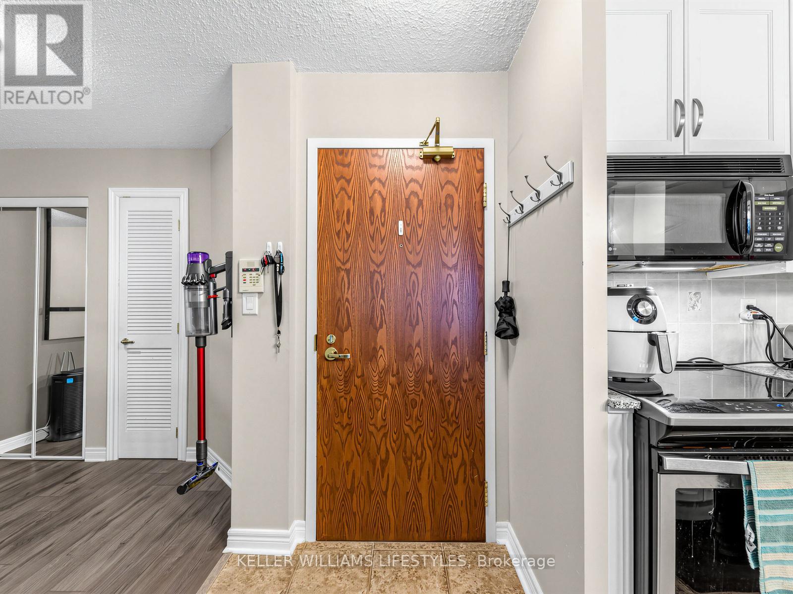 510 - 100 Hayden Street, Toronto, Ontario  M4Y 3C7 - Photo 4 - C13010362