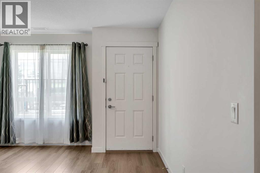 958 Sherwood Boulevard NW, Calgary, Alberta  T3R 0V3 - Photo 3 - A2301404