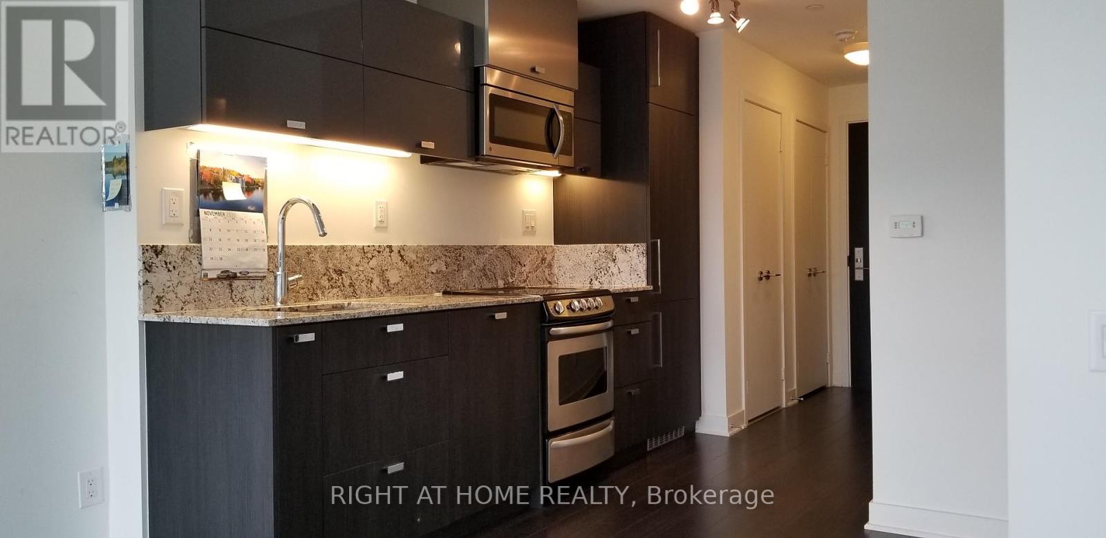 1003 - 290 Adelaide Street W, Toronto, Ontario  M5V 1P6 - Photo 3 - C13010358