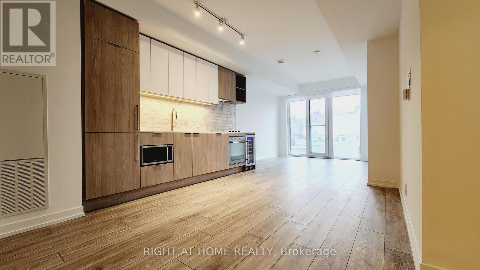 536 - 2020 Bathurst Street, Toronto, Ontario  M5P 0A6 - Photo 2 - C13010378