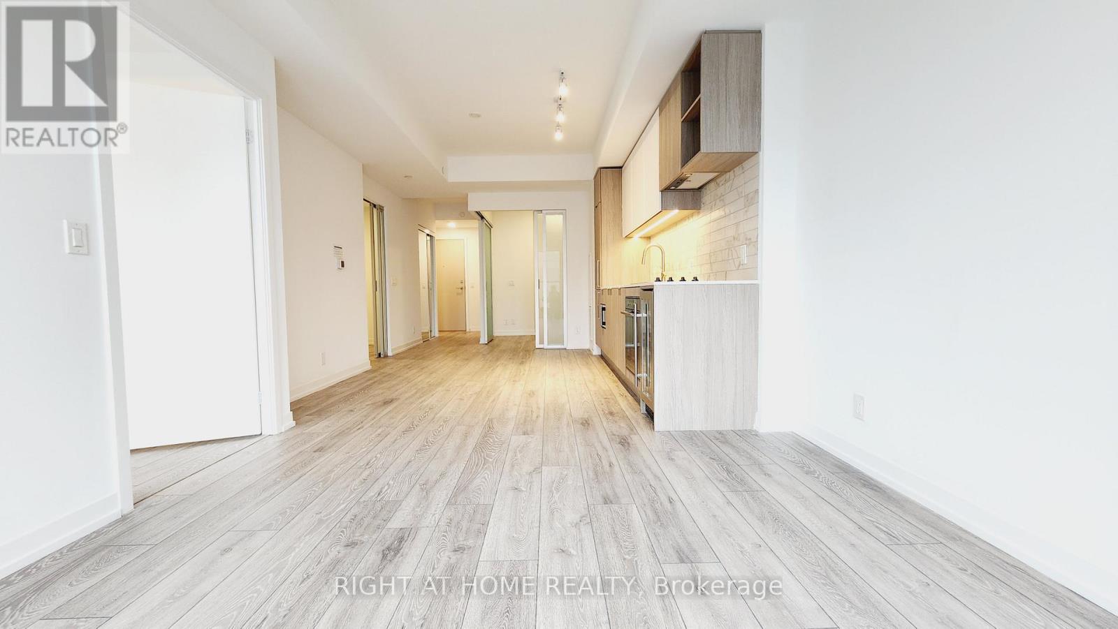 536 - 2020 Bathurst Street, Toronto, Ontario  M5P 0A6 - Photo 4 - C13010378