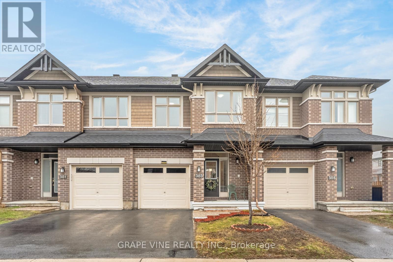 383 MEMORIAL GROVE, Ottawa, Ontario