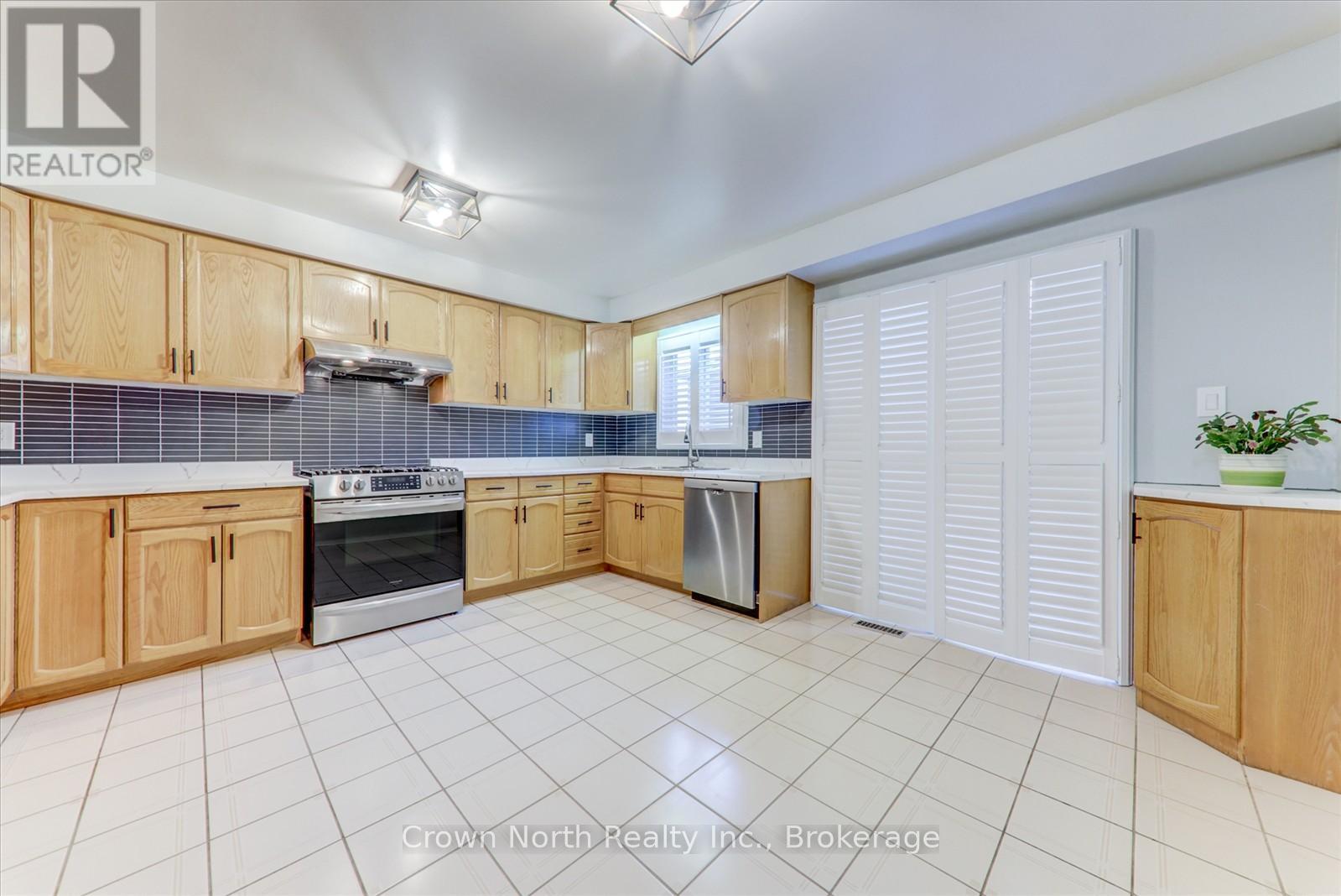 17 Plumrose Boulevard, Toronto, Ontario  M1E 5E8 - Photo 14 - E13010356