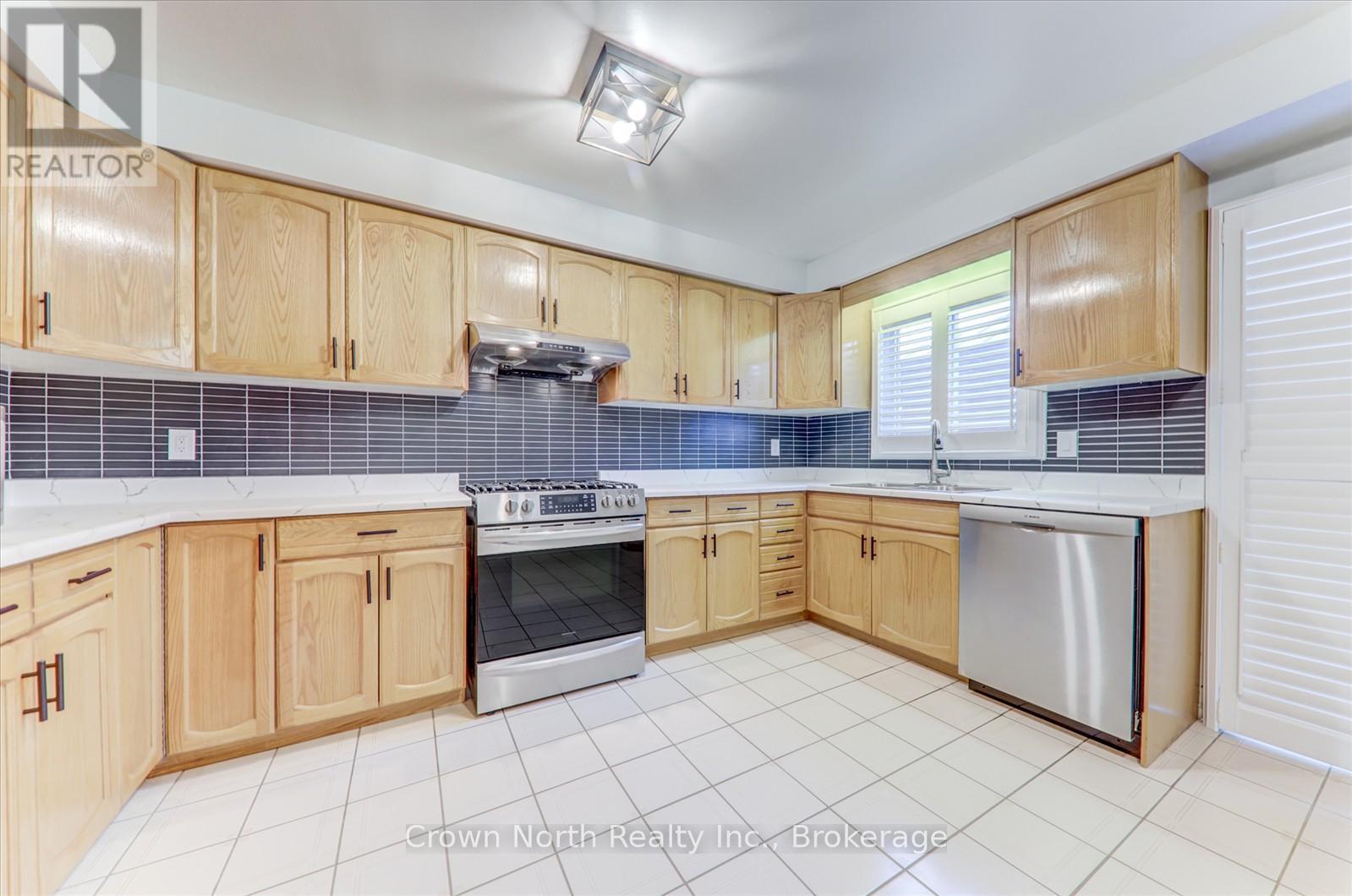 17 Plumrose Boulevard, Toronto, Ontario  M1E 5E8 - Photo 15 - E13010356