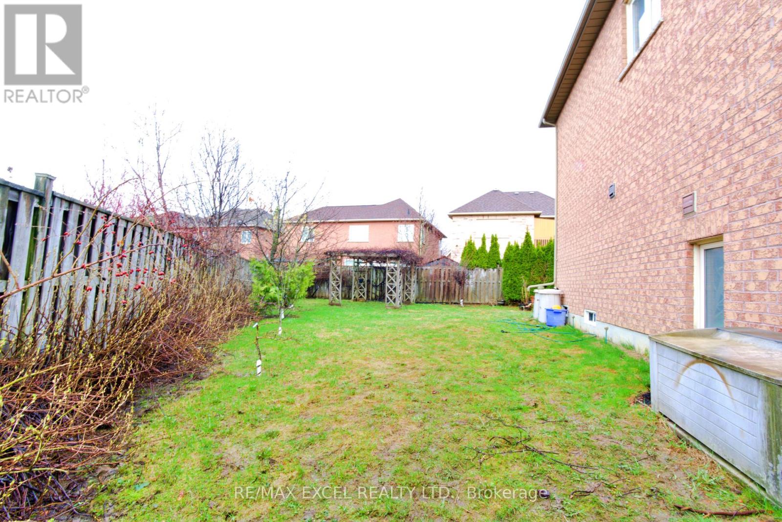 35 Waldron Crescent, Richmond Hill, Ontario  L4E 4A3 - Photo 10 - N13010352