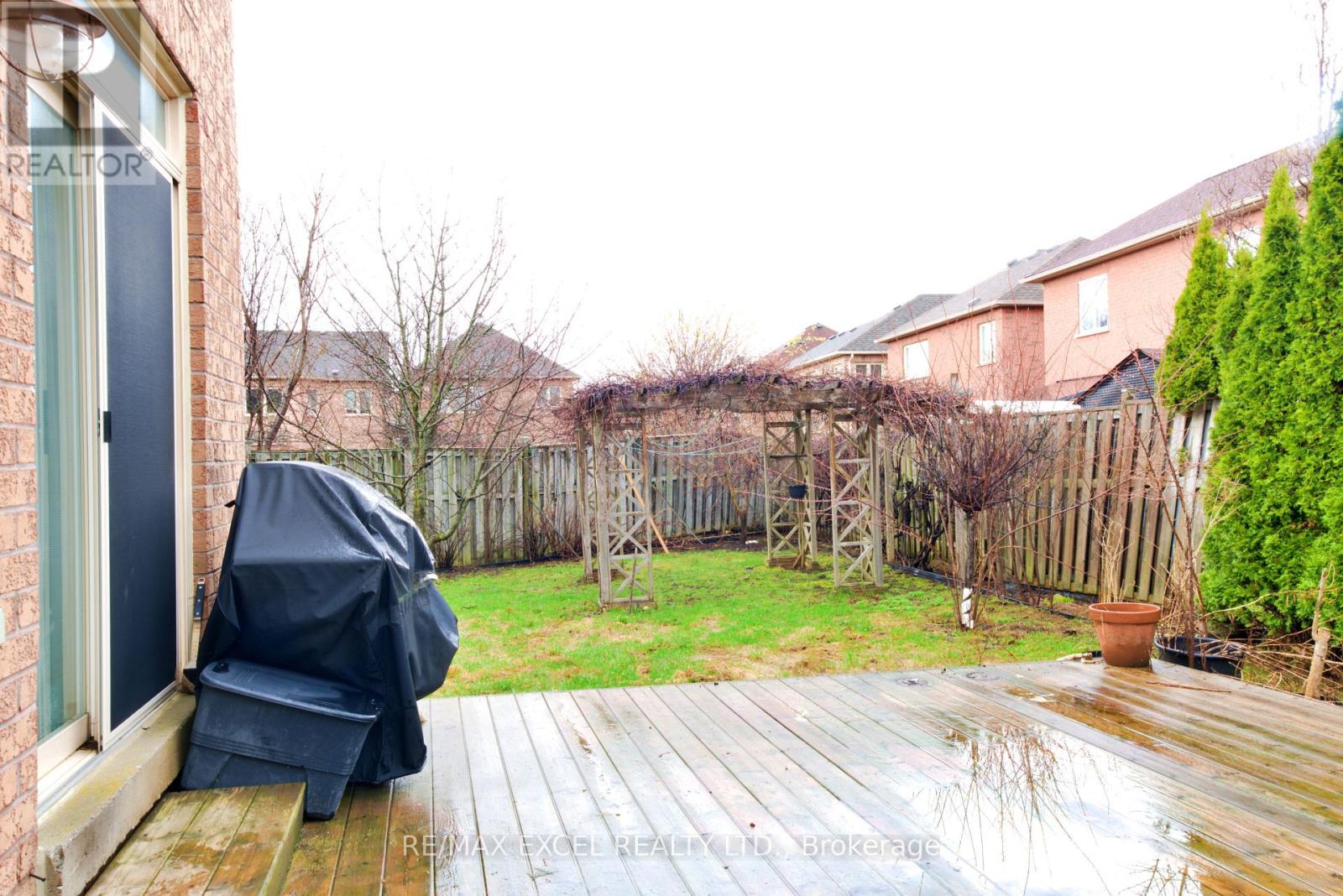 35 Waldron Crescent, Richmond Hill, Ontario  L4E 4A3 - Photo 4 - N13010352