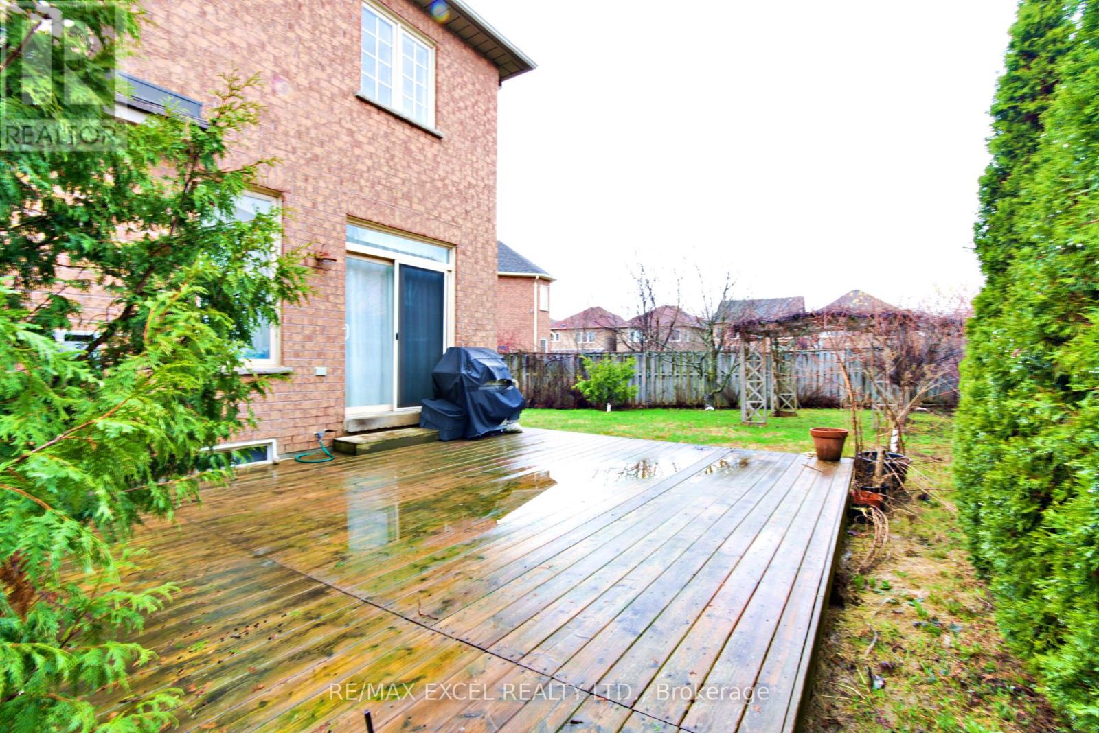 35 Waldron Crescent, Richmond Hill, Ontario  L4E 4A3 - Photo 6 - N13010352