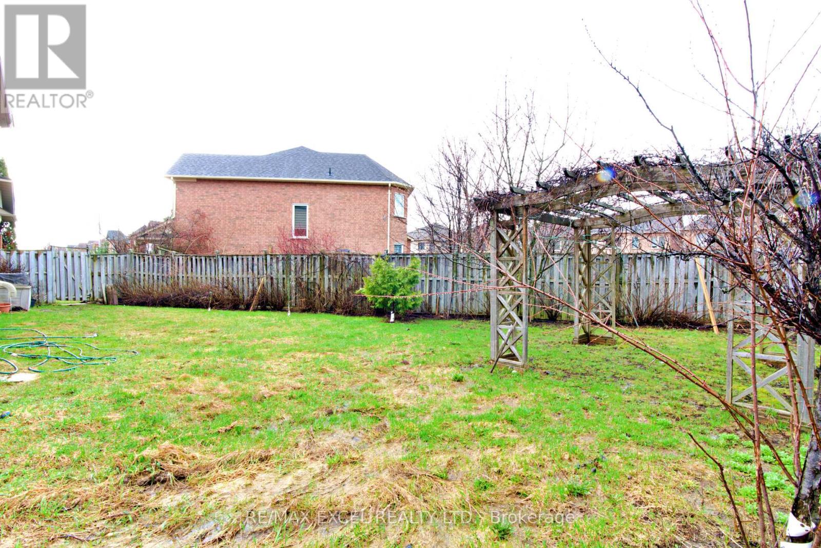 35 Waldron Crescent, Richmond Hill, Ontario  L4E 4A3 - Photo 8 - N13010352