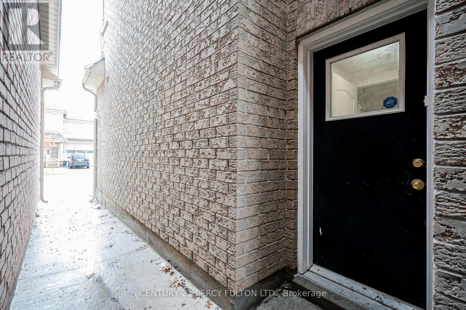 26 Gabrielle Drive, Brampton, Ontario  L7A 2A2 - Photo 5 - W13010350