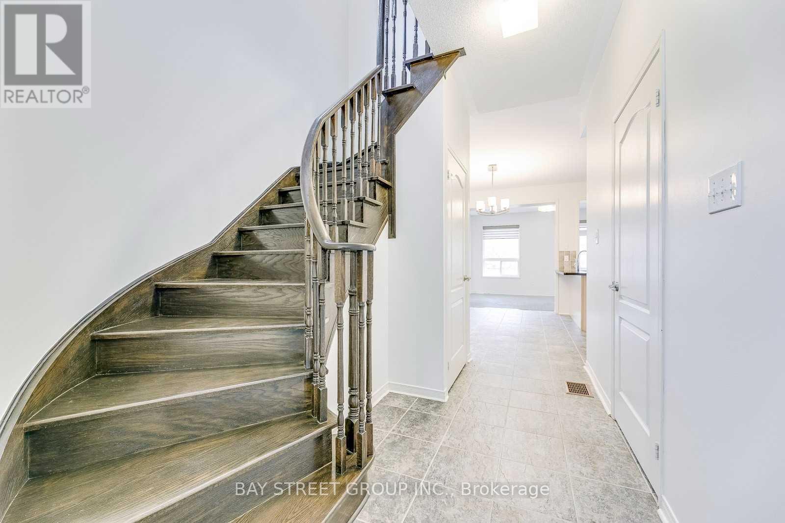 2278 Stone Glen Crescent, Oakville, Ontario  L6M 0C8 - Photo 3 - W13010386