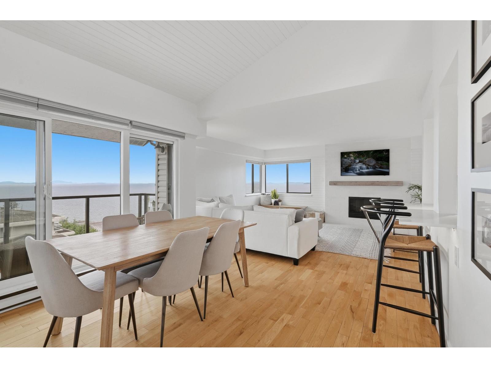 301 15041 Prospect Avenue, White Rock, British Columbia  V4B 2B5 - Photo 2 - R3111448