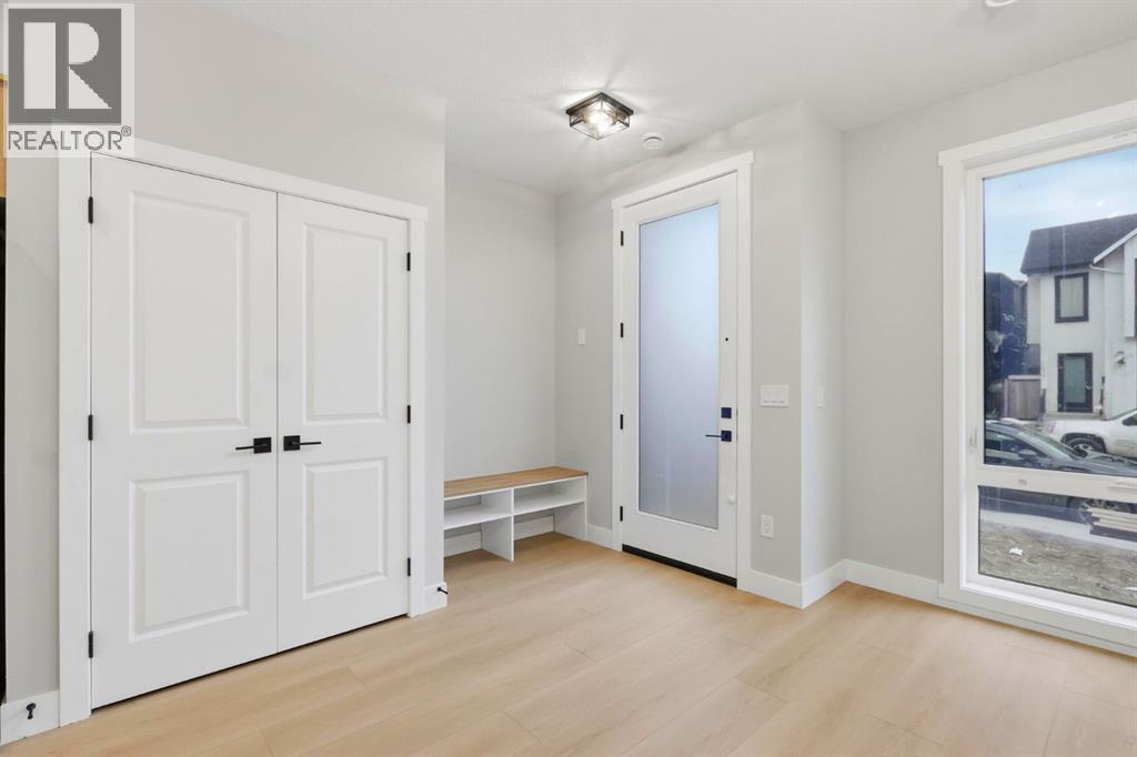 1636 19 Avenue Nw, Calgary, Alberta  T2M 1B1 - Photo 5 - A2293566