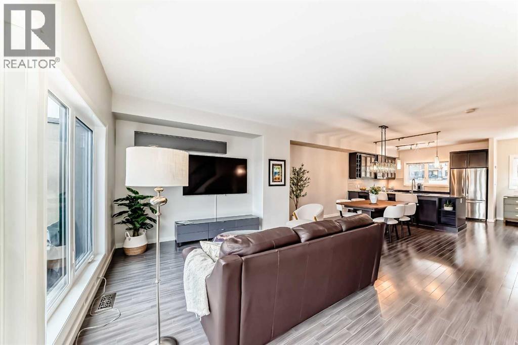 405 Valley Ridge Manor NW, Calgary, Alberta  T3B 6C4 - Photo 9 - A2302399