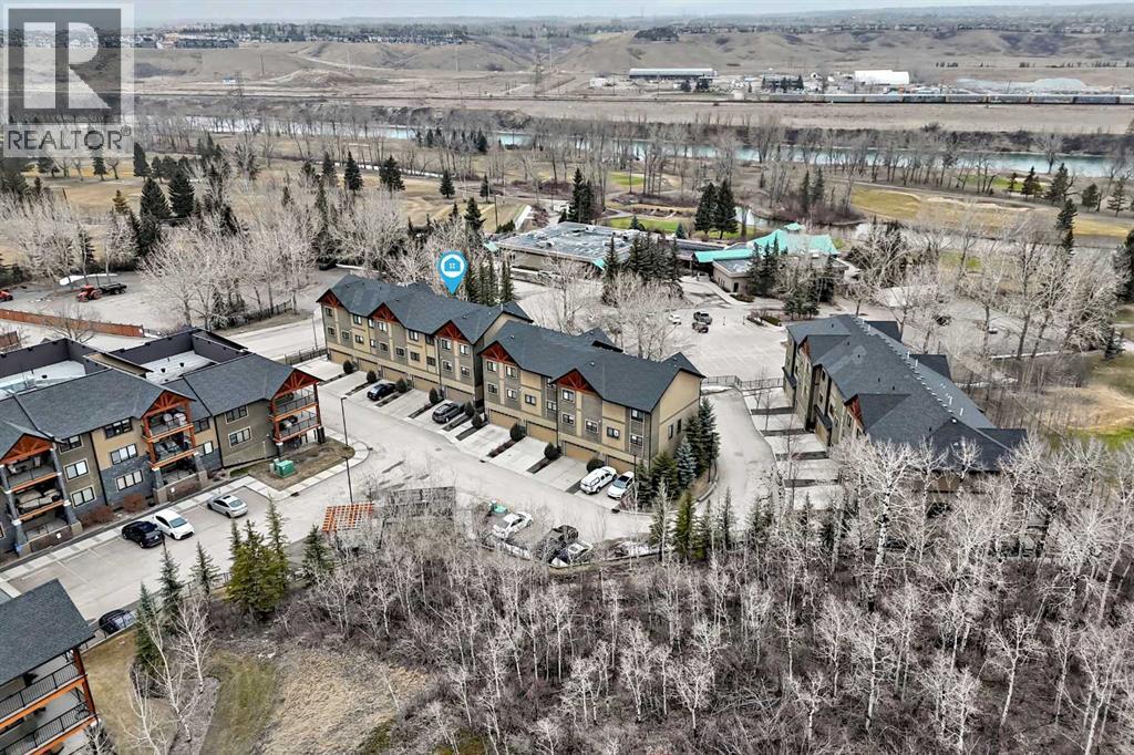 405 Valley Ridge Manor NW, Calgary, Alberta  T3B 6C4 - Photo 3 - A2302399