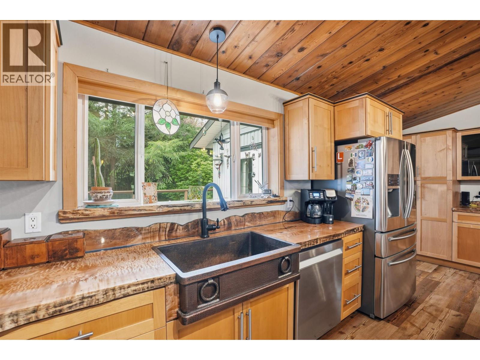 8099 Northwood Road, Halfmoon Bay, British Columbia  V7Z 1A8 - Photo 10 - R3112670