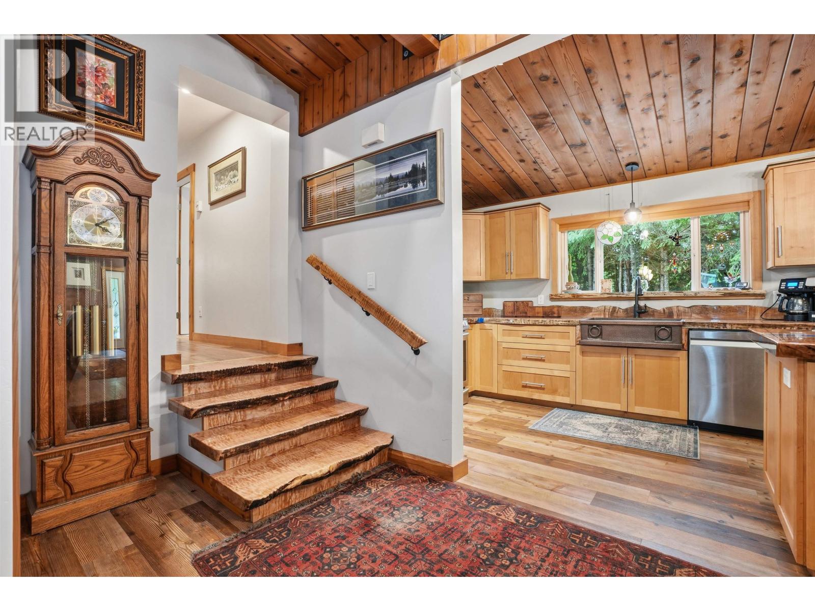 8099 Northwood Road, Halfmoon Bay, British Columbia  V7Z 1A8 - Photo 11 - R3112670