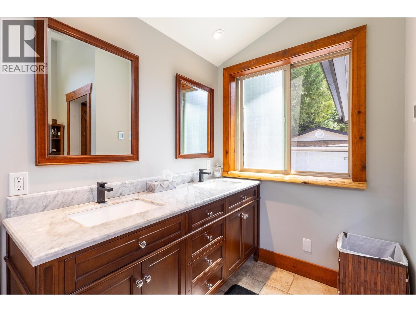 8099 Northwood Road, Halfmoon Bay, British Columbia  V7Z 1A8 - Photo 17 - R3112670