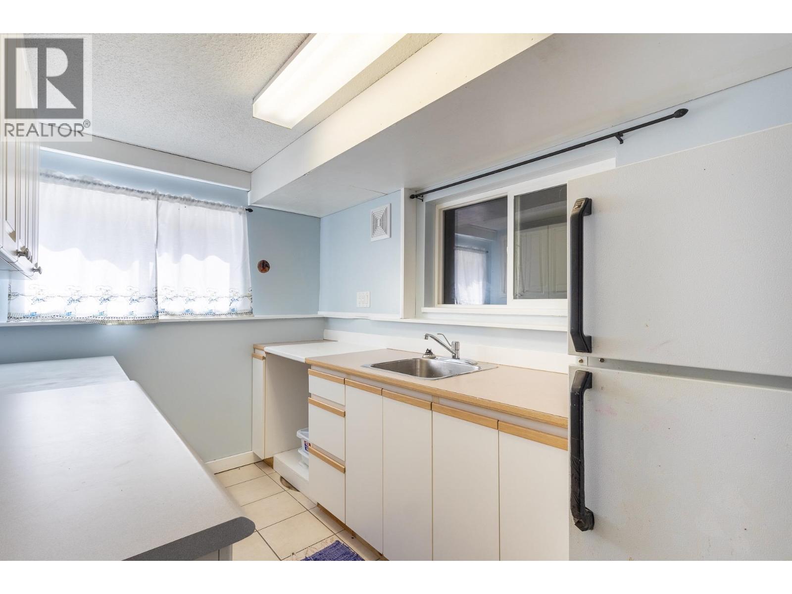 8099 Northwood Road, Halfmoon Bay, British Columbia  V7Z 1A8 - Photo 25 - R3112670