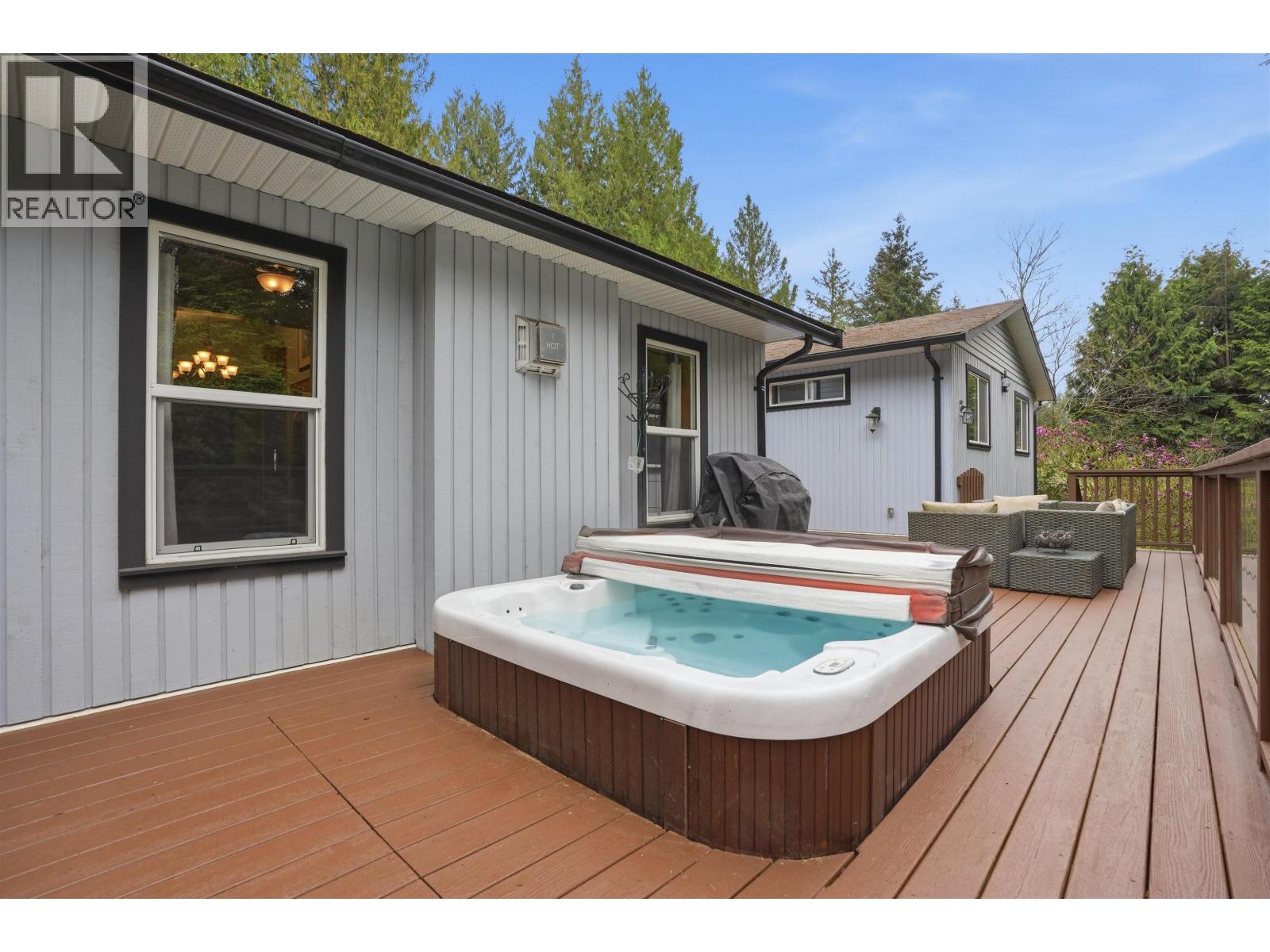 8099 Northwood Road, Halfmoon Bay, British Columbia  V7Z 1A8 - Photo 3 - R3112670