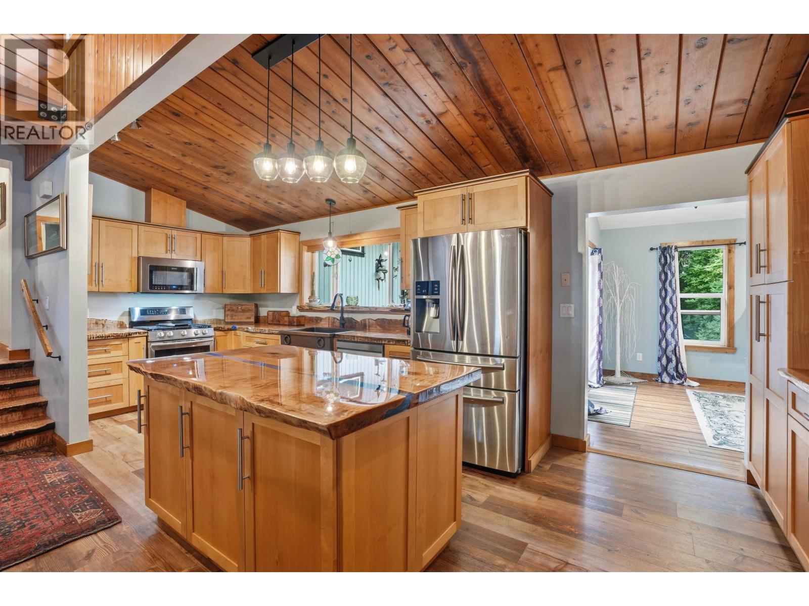 8099 Northwood Road, Halfmoon Bay, British Columbia  V7Z 1A8 - Photo 8 - R3112670