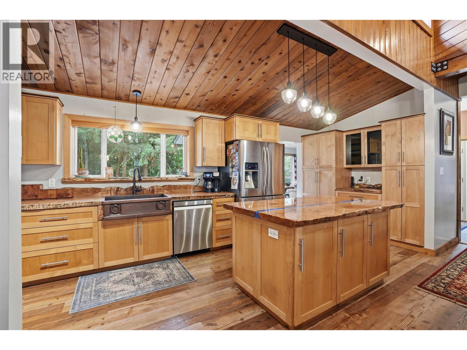 8099 Northwood Road, Halfmoon Bay, British Columbia  V7Z 1A8 - Photo 9 - R3112670