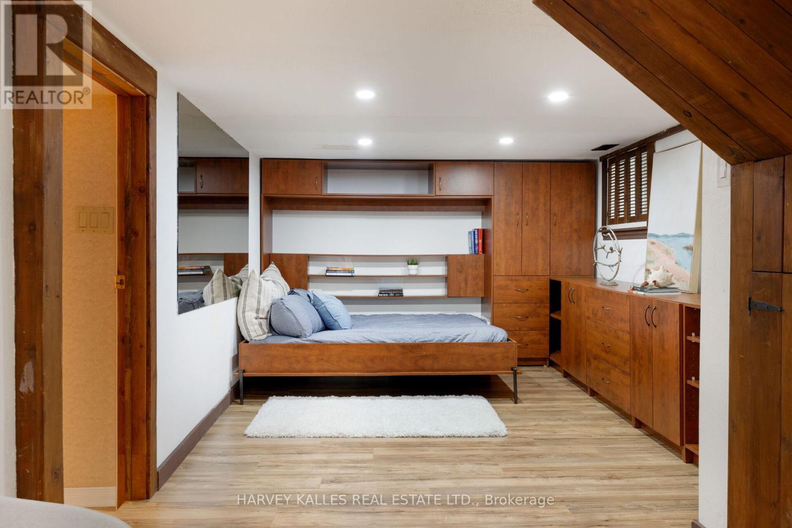 4 Twenty Third Street, Toronto, Ontario  M8V 3M7 - Photo 35 - W13010394