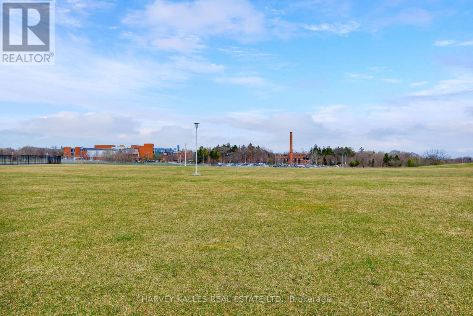 4 Twenty Third Street, Toronto, Ontario  M8V 3M7 - Photo 4 - W13010394