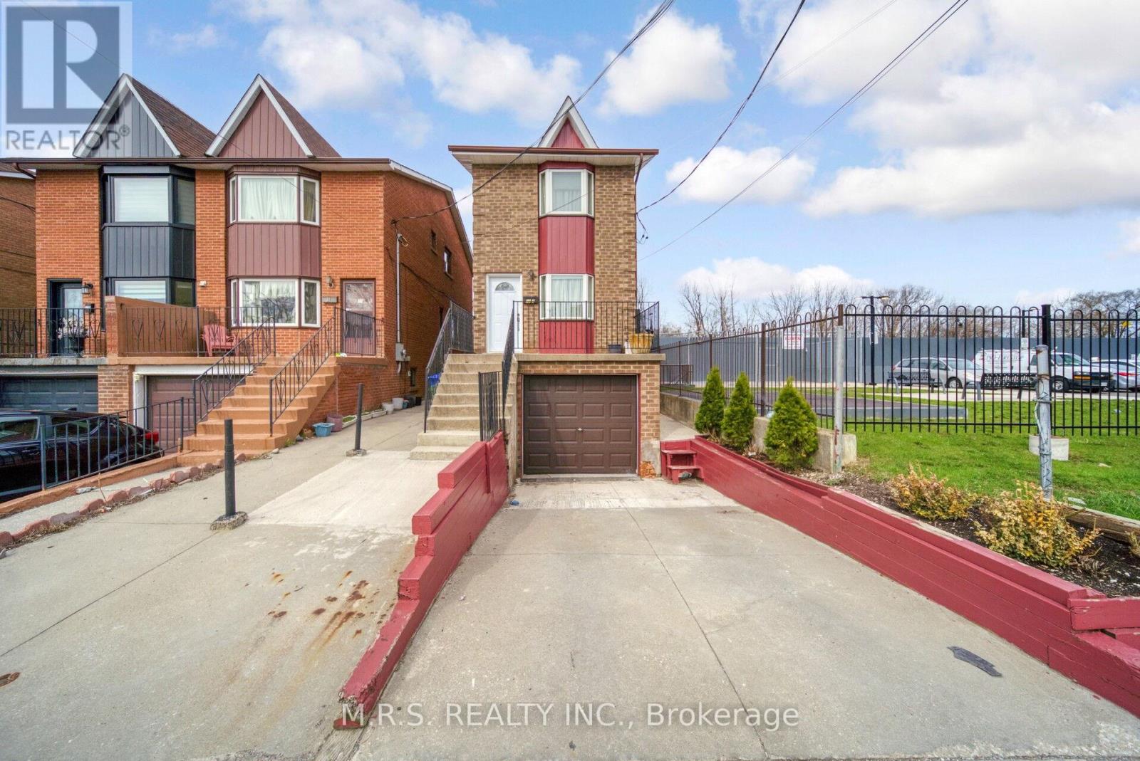 29A SOUTH STATION STREET, toronto (weston), Ontario