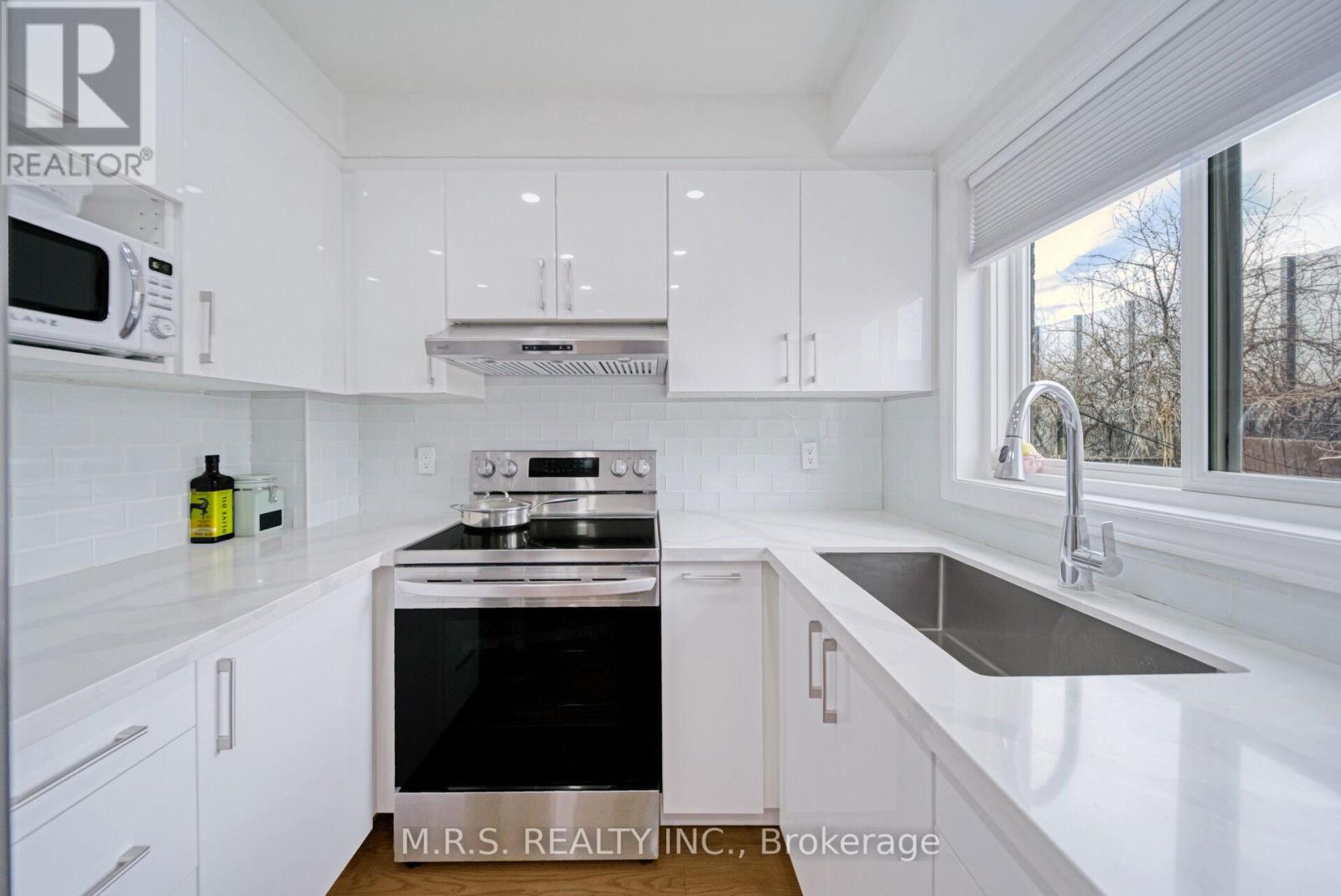 29a South Station Street, Toronto, Ontario  M9N 3T8 - Photo 19 - W13010398