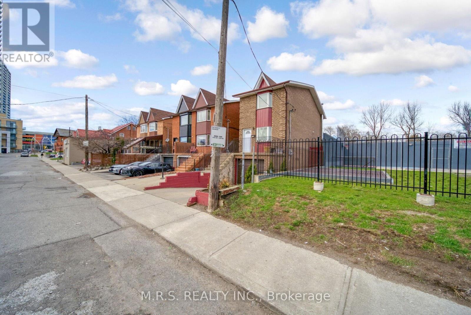 29a South Station Street, Toronto, Ontario  M9N 3T8 - Photo 6 - W13010398