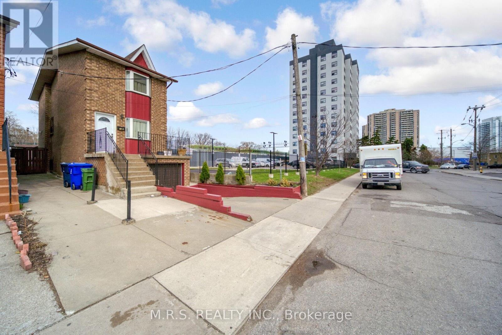 29a South Station Street, Toronto, Ontario  M9N 3T8 - Photo 7 - W13010398
