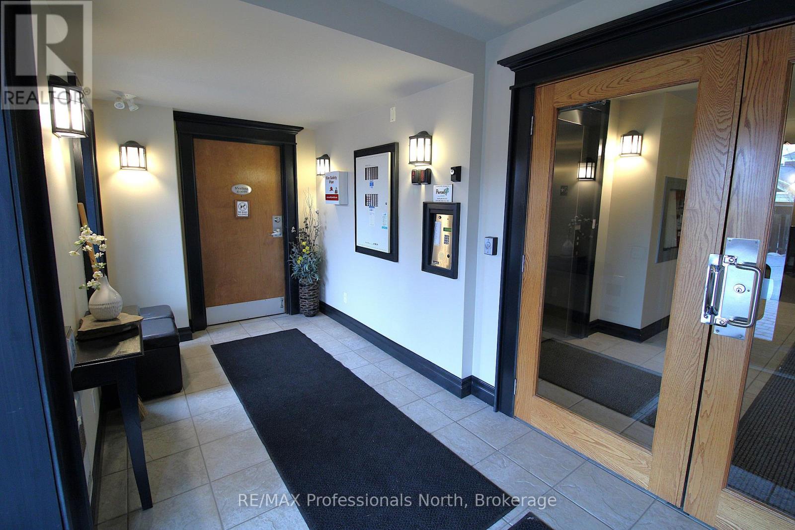 402 - 26 Dairy Lane, Huntsville, Ontario  P1H 0A4 - Photo 2 - X13007402