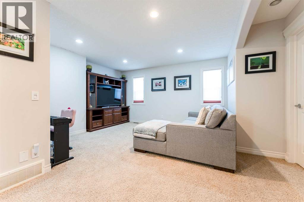 14 Bridlerange Circle SW, Calgary, Alberta  T2Y 5H4 - Photo 19 - A2299317