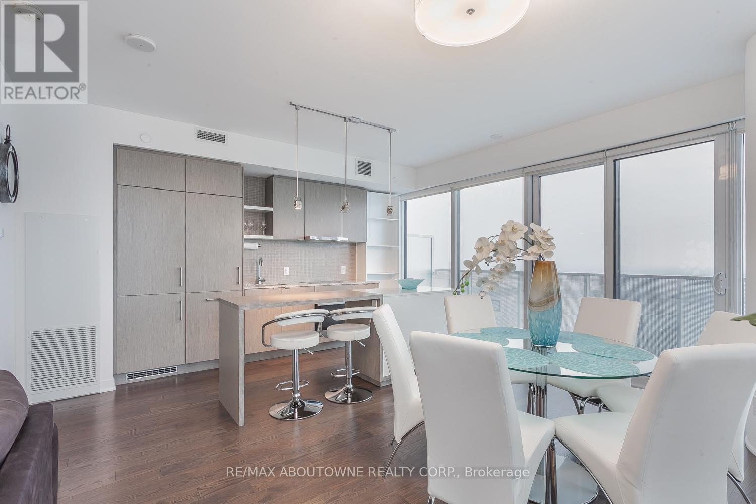 6410 - 88 Harbour Street, Toronto, Ontario  M5J 1B7 - Photo 10 - C13010422